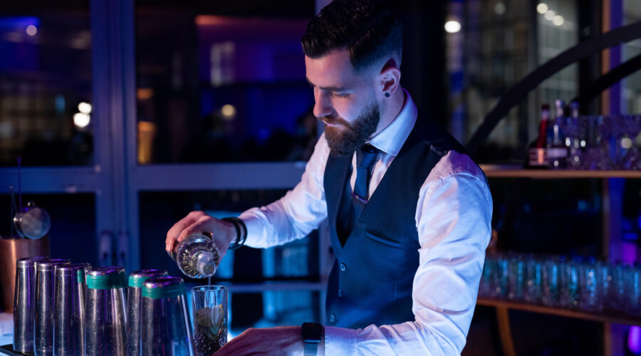 Pourquoi engager un barman à domicile ?