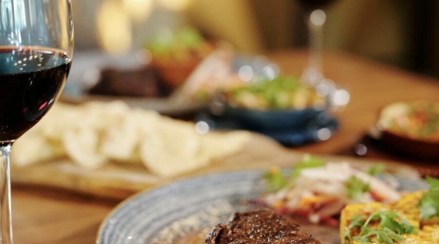 Les Meilleurs Accords Mets et Vins Rouges à Découvrir