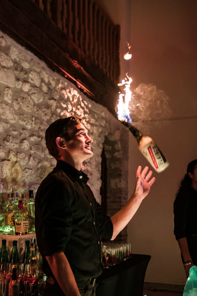 Barman jongleur pour une soirée EVJF et EVG à domicile