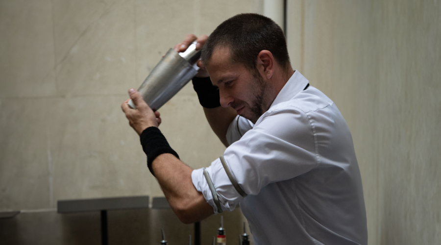 Créer des Cocktails sur Mesure Selon la Personnalité du Client